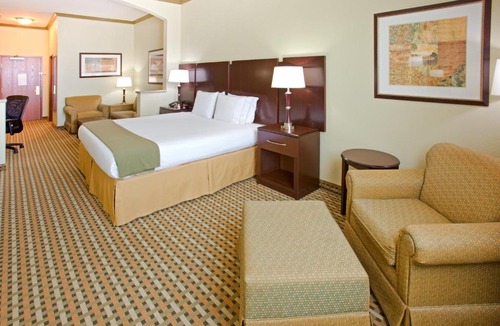Fossil Creek Hotel | Holiday Inn Express & Suites Fort Worth - Fossil Creek by IHG