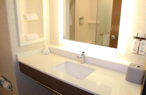 Beloit Hotel | Holiday Inn Express & Suites - Beloit by IHG
