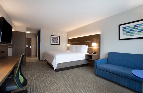 DeLand Hotel | Holiday Inn Express & Suites Deland South by IHG