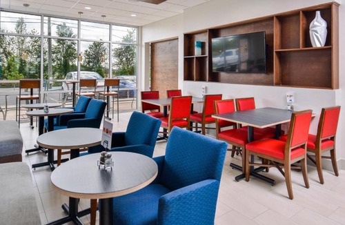 Siloam Springs Hotel | Holiday Inn Express & Suites - Siloam Springs by IHG
