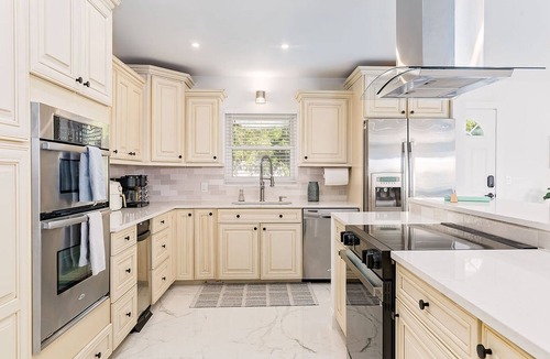 Lakeland House | Hollingsworth Heights, Spacious 3 Bed Retreat, Lake View, Family Friendly