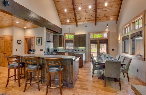 Tahoe Woods House | Holly Hideaway - TLUXP