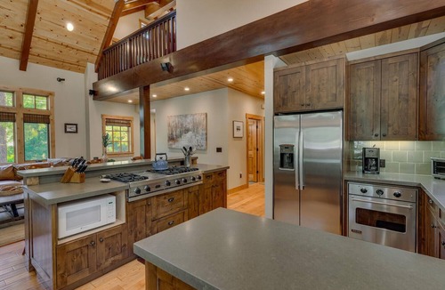 Tahoe Woods House | Holly Hideaway - TLUXP