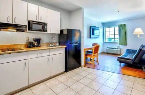 Sulphur Apartment | Homey 2 Full Beds Suite w/Kitchenette