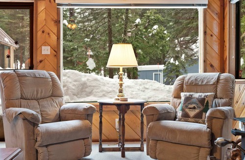 Tahoe National Forest Cabin | Homey Mountain Cabin Retreat, Near Donner Lake