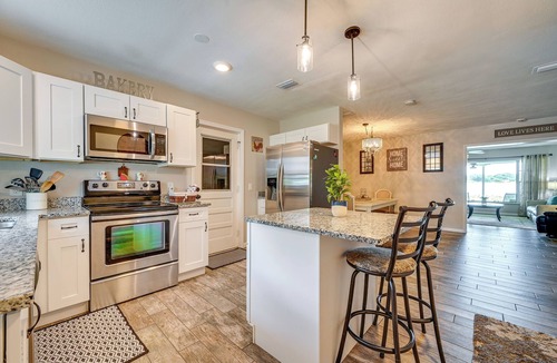 Winter Haven Cottage | Hook, Line & Leisure: Lakefront Gem w/Porch!