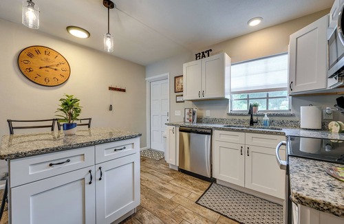 Winter Haven Cottage | Hook, Line & Leisure: Lakefront Gem w/Porch!