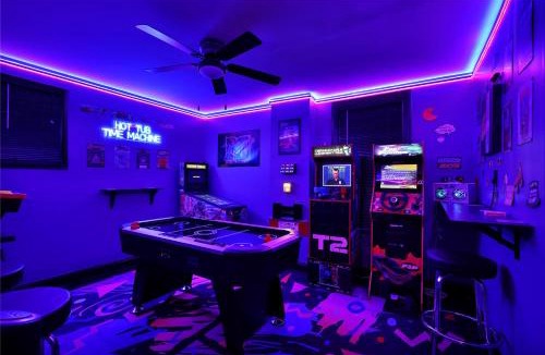 Lincolnville House | Hot tub- 80's Arcade- Pool table- Historic Downtown- 7 car parking