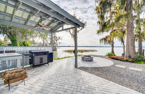 Cypress Gardens Apartment | Hot Tub & Fire Pit: Lakefront Home on Lake Eloise