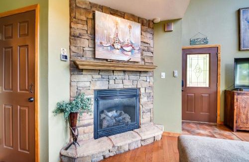 Blue Eye House | Hot Tub & Fire Pit! Lake-View Home in Blue Eye