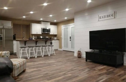 Harbor Village Cabin | Hot Tub, Gorgeous Lake Views, Huge Decks, Pets ok!
