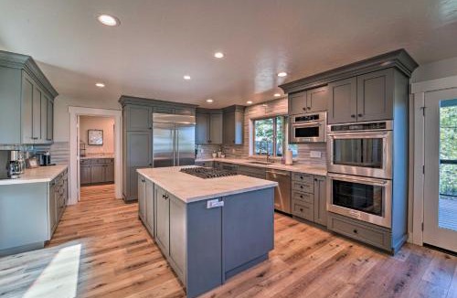 Reno House | Hot Tub, Pool Table: Luxe Reno Chalet w/Mtn View!