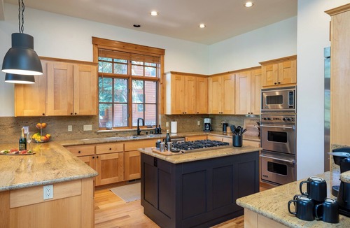Truckee House | Hot tub! Ski In/Out! Pool Table/PingPong Fireplaces! Mere feet from the Village!