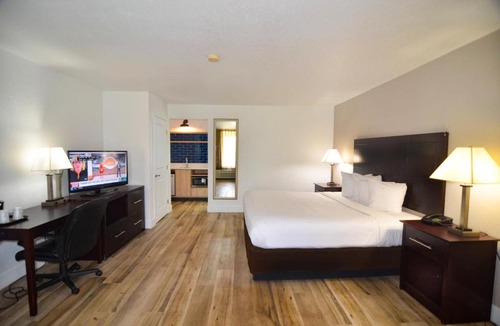 Florida Central Atlantic Coast Hotel | Hotel Monreale Express & Studios IDrive District
