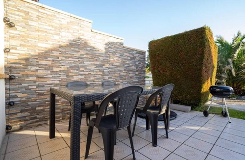 Vierville-sur-Mer House | House facing the sea, with swimming pool and SPAOMAHA GITES