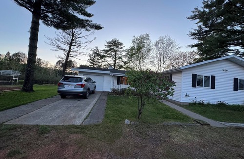 Tomahawk House | House with 2 cabins on Lake Mohawksin in Tomahawk in town with access to all!