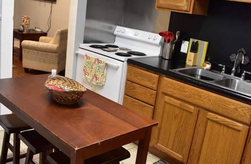 Highlands - Perkins Cottage | House with King and Queen beds! Garfield Cottage @LSU