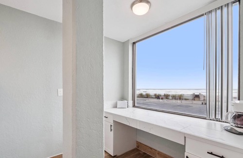South Peninsula Historic District Apartment | Howard Johnson by Wyndham Oceanfront Daytona Beach