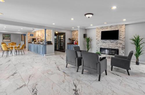 Romulus Hotel | Howard Johnson by Wyndham Romulus Detroit Metro Airport