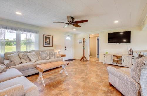 Howe House | Howe Retreat w/Fire Pit + Private Boat Dock!