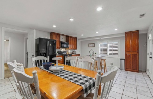 Riverton House | HUGE home!