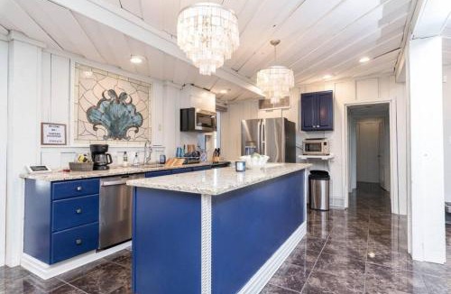 Riverview House | Huge Waterfront Mini-Resort with Gym, Dock and Pool