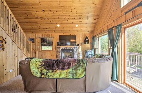 Pine Lake House | Hurley Lakefront Hideaway w/Fire Pit & Dock!