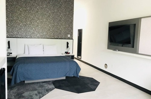 Calera Hotel | Hy-Lo Hotel