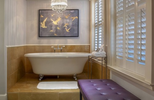 Downtown Fort Worth Hotel | Ideal Starting Point For Exploring the City! Walk to Fort Worth Water Gardens!