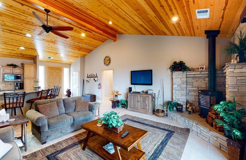 Bass Lake House | Ideally-located home in Willow Cove area w/wood fireplace, WiFi, AC - near lake