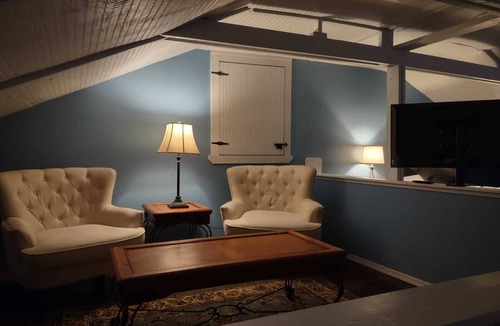 Ocala House | Idyllic Barndominium Loft Style Experience