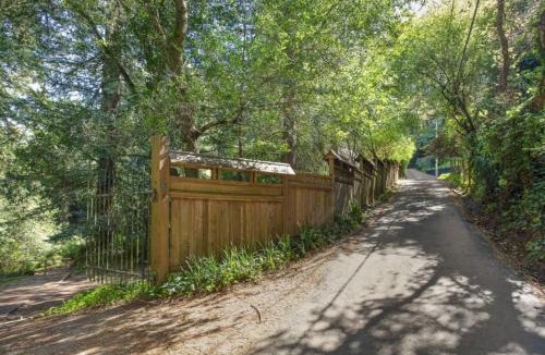Tamalpais-Homestead Valley House | Idyllic Mill Valley cottage next to Muir Woods