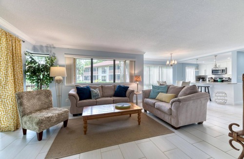 Hunt Club Condo | Immaculate PGA National Golf Villa