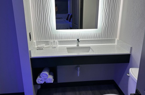 Dearborn Hotel | Imperial Suites