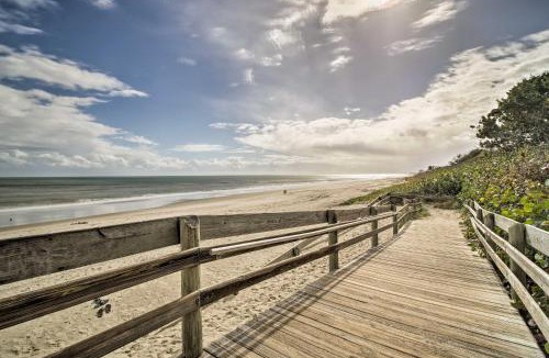 South Sea Village Apartment | Indialantic Apt with Bikes - 1 Mi to Melbourne Beach