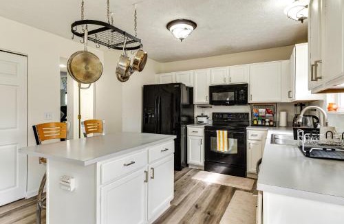 Wayne House | Indianapolis Rental Home w/Gym: Near Speedway!