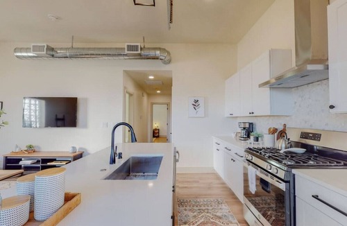 Nob Hill Condo | Industrial Condo|Outdoor Space|Nob Hill