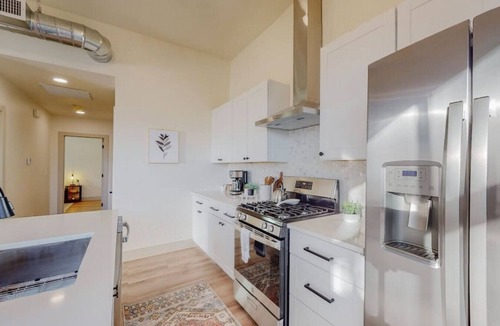 Nob Hill Condo | Industrial Condo|Outdoor Space|Nob Hill