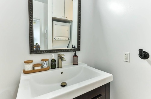 Gatineau Apartment | Industrial studio *12 foot ceiling*
