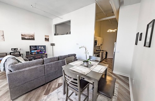 Mile Square Apartment | Indy Apt, Skywalk Access, Gym & Private Parking