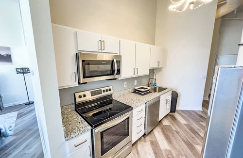 Mile Square Apartment | Indy Apt, Skywalk Access, Gym & Private Parking
