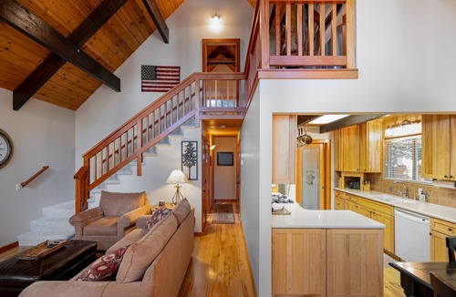 Sunnyside House | Inviting and Modern Home in Sunnyside Walk to Lake, Access to Tahoe Park HOA. By Tahoe Time VR