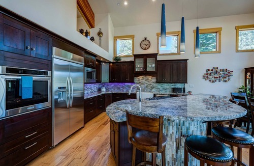 Ponderosa Palisades House | Inviting home with golf course views, large deck, & modern interior