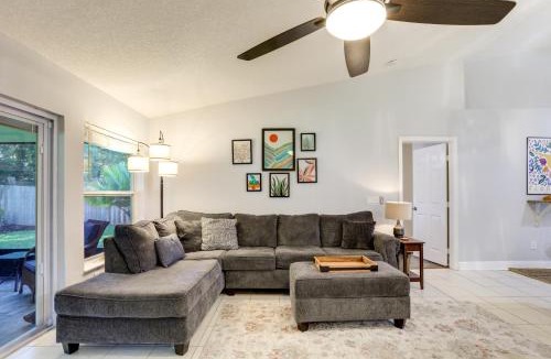 Jensen Beach House | Inviting Jensen Beach Home w/Screened-In Patio!