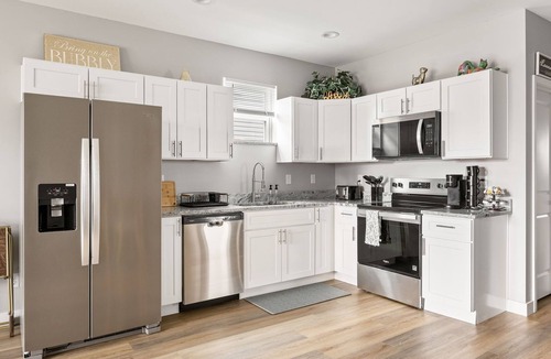 Near Eastside House | Irvington Style | Luxurious 3BR Prime Location