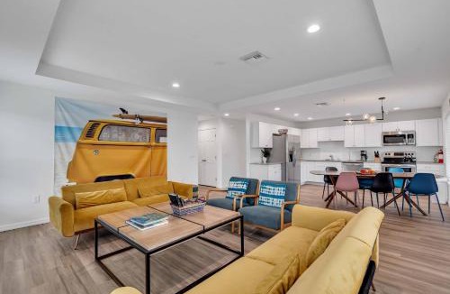Whitney Beach House | Jacuzzi Stay in Florida, Awesome place Sleeps 8