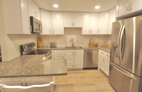 Jensen Beach House | Jensen Surf Shack - Walk to Downtown - Pet Friendly - Close to Beaches!
