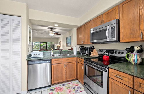Historic Downtown Melbourne Condo | Jun 98 night Patio, BBQ, close to Dining, Shopping, Beach, Golf, Kayak!