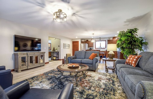 New Glarus House | JUNE JULY 2026-NEW BOOKING SPECIAL at The Belvedere just Steps to downtown.