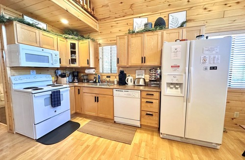 Heber Cabin | Juniper Grove | Loft & Personal Hot Tub!